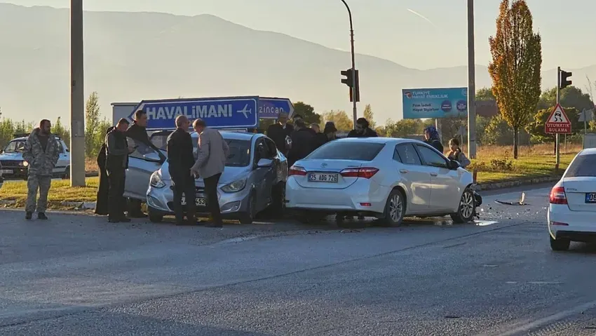 Erzincan’da Işıkların Çalışmadığı Kavşakta Kaza: 5 Yaralı