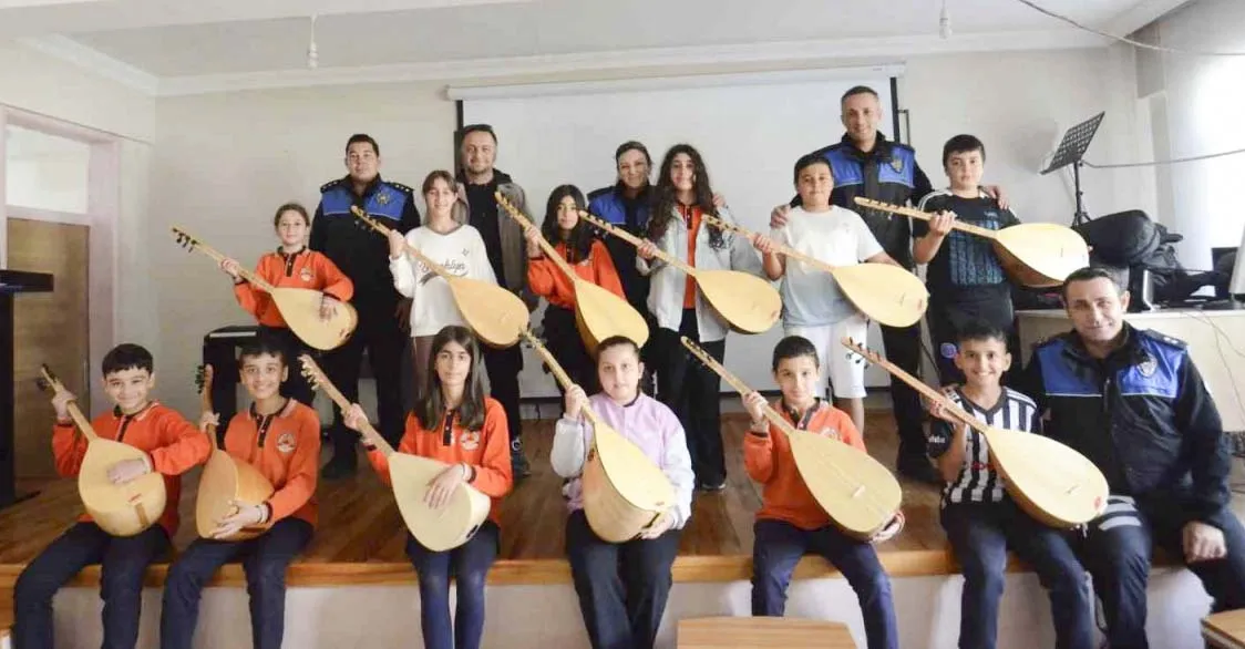 Tunceli’de Polisle Çocuklar El Ele: Eğitimle Eğlence Bir Arada