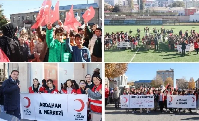 Ardahan’da Kızılay Haftası'nda öğrencilerden farkındalık yürüyüşü