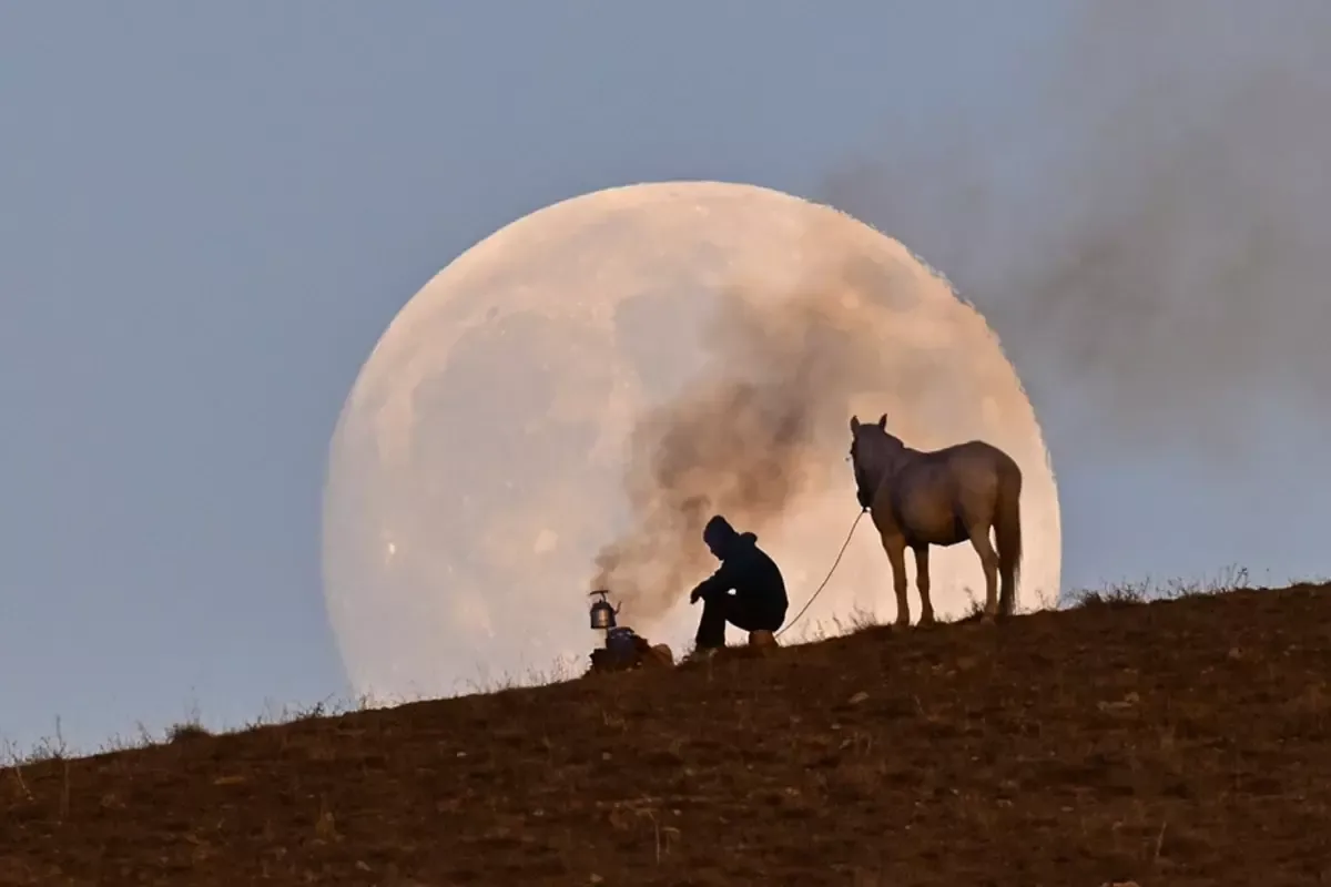 Van’da Dolunay büyüledi: Görenler mest oldu, Sosyal Medya bu kareleri konuşuyor