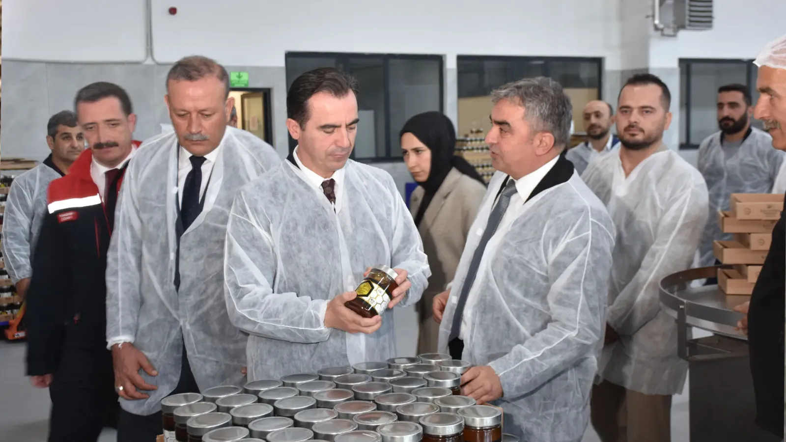 Vali Karakaya, BETAV Bal üretim tesisinde incelemelerde bulundu