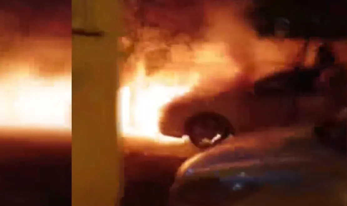 Batman’da park halindeki otomobil alev aldı