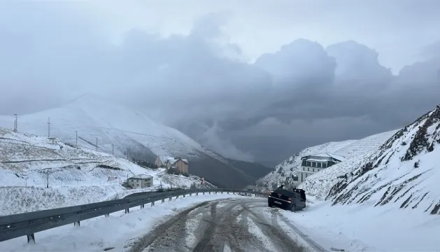 Erzurum ve Kars’ın yüksek kesimlerinde kar sürprizi