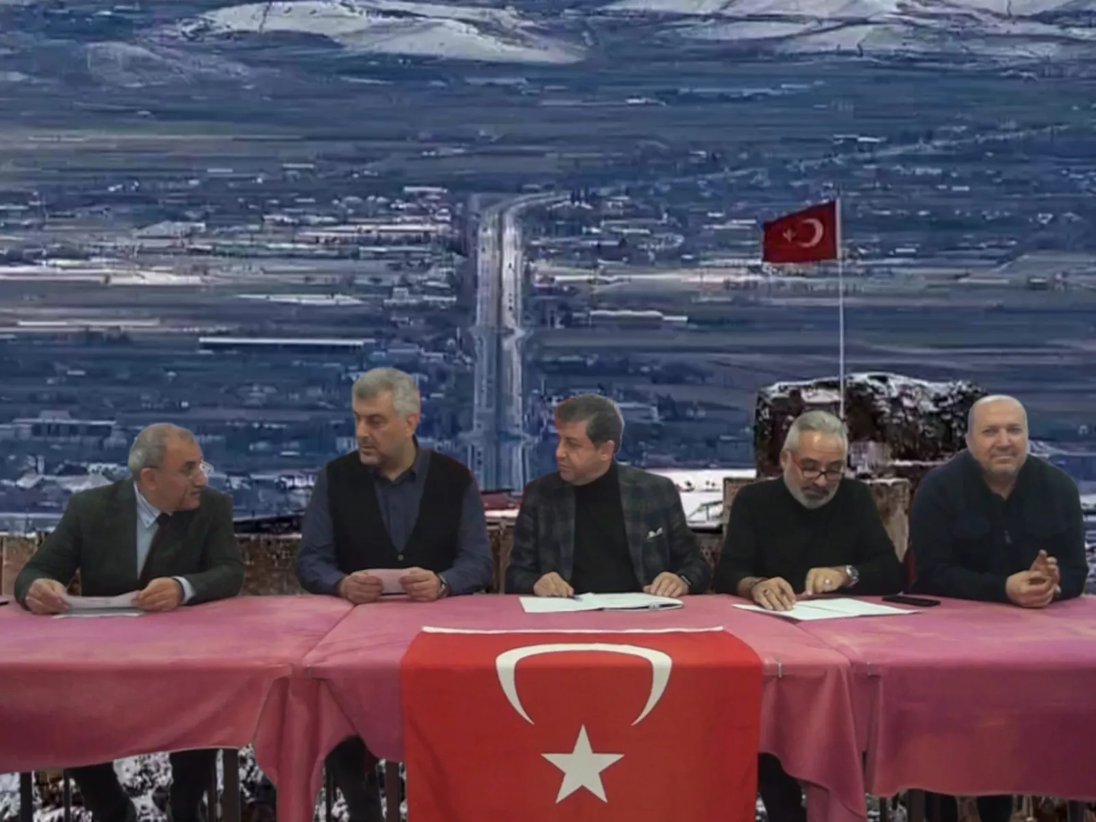 Manşet: BURSA ELAZIĞ KÜLTÜR VE DAYANIŞMA DERNEĞİ'NDE YAPILAN GENEL KURUL SEÇİMLERİNDE İBRAHİM KARAÇİN OY BİRLİĞİYLE TEKRAR SEÇİLDİ